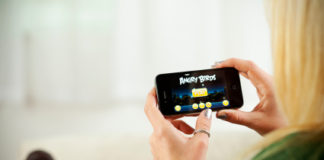 iPhone 4S: il nuovo nato in casa Apple 30 0 Giocando con iPhone 4S